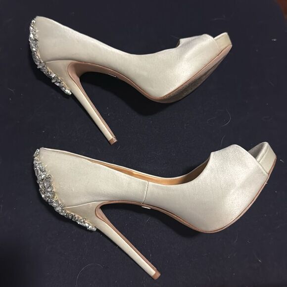 Elegant Cream Stiletto Heels Crystal Embellishments BADGLEY MISCHKA - Picture 7 of 7